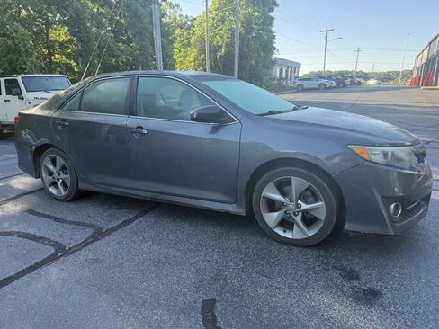 Used 2013 Toyota Camry SE w/ Leather Pkg FWD image 5