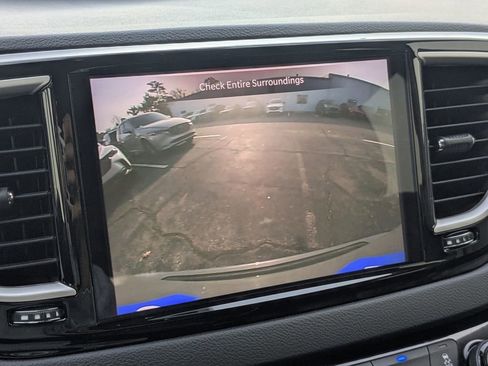 Used 2022 Chrysler Pacifica Touring-L image 22