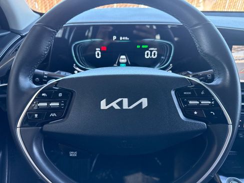 Used 2025 Kia Niro EX image 23