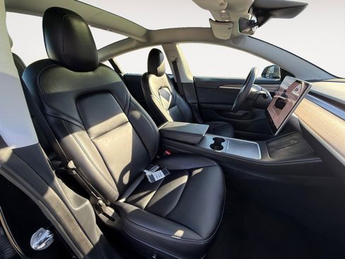 Used 2023 Tesla Model 3 Standard Range image 19