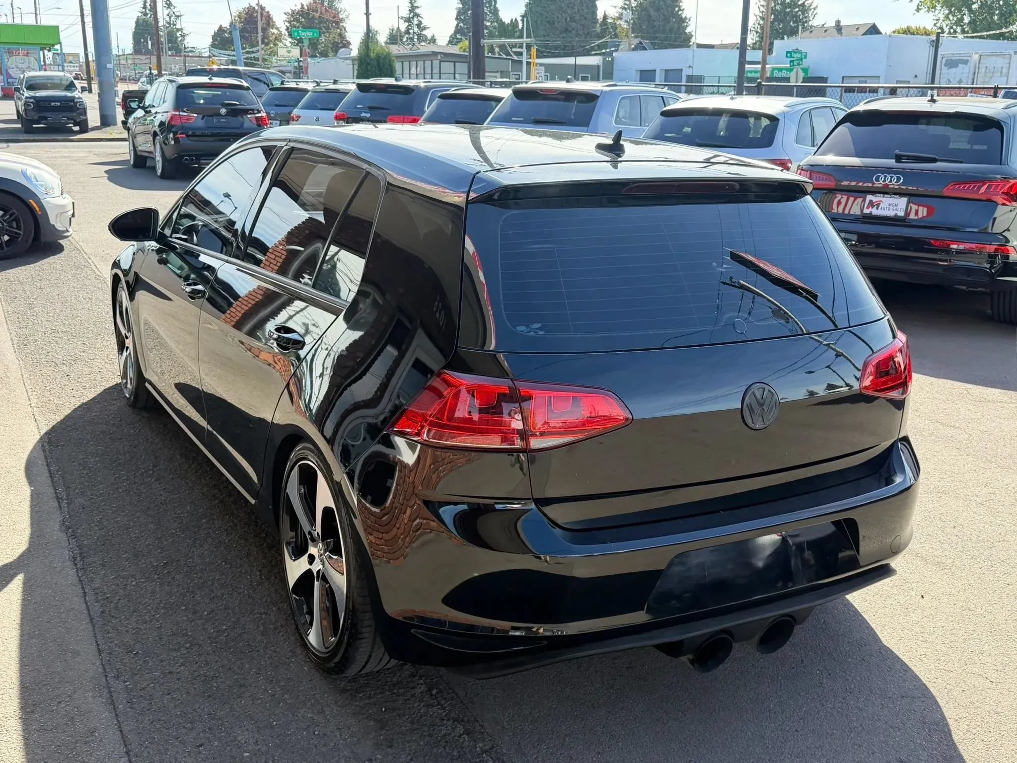Used 2016 Volkswagen Golf S FWD image 5
