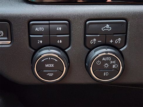 Certified 2024 Chevrolet Silverado 1500 LT Trail Boss w/ Convenience Package II image 23