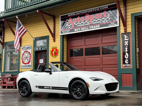 Used 2020 MAZDA MX-5 Miata Sport image 1