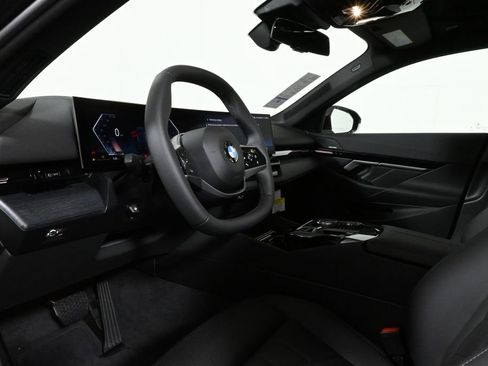 Used 2026 BMW 530i xDrive w/ Premium Package image 15