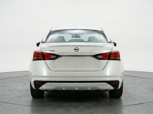 Used 2025 Nissan Altima 2.5 SV FWD image 7