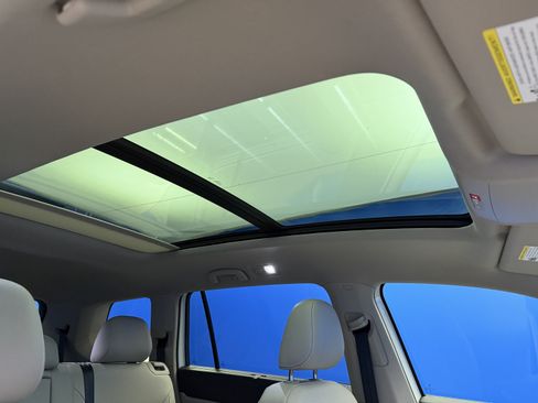 Certified 2023 Volkswagen Atlas SE w/ Panoramic Sunroof Package FWD image 26