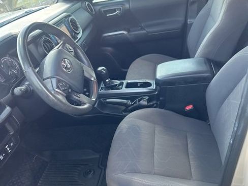 Used 2019 Toyota Tacoma TRD Off-Road image 4