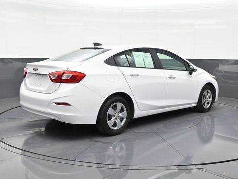 Used 2017 Chevrolet Cruze LS FWD image 5