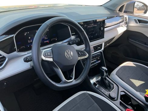 Used 2025 Volkswagen Taos SE w/ Panoramic Sunroof Package AWD/4WD image 23