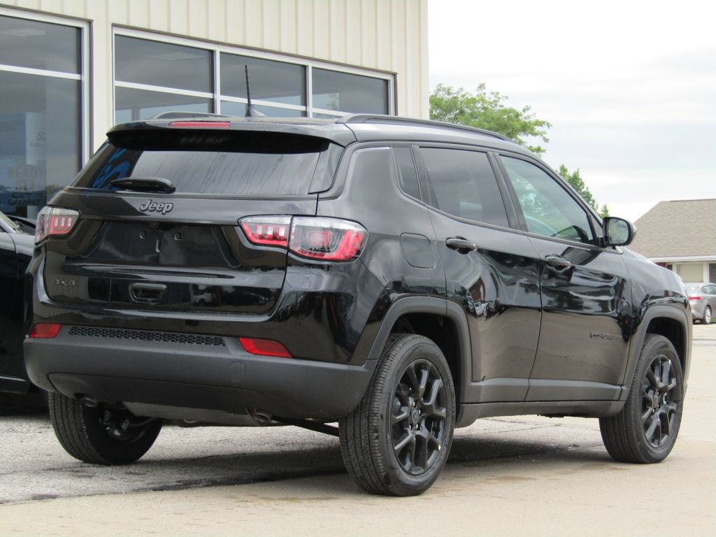 New 2026 Jeep Compass Latitude AWD/4WD image 3