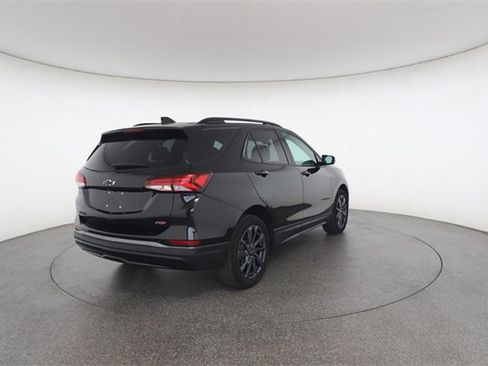 Used 2022 Chevrolet Equinox RS w/ Infotainment Package image 18