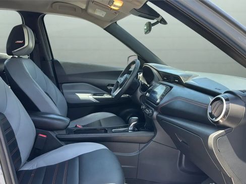 Used 2022 Nissan Kicks SR w/ Premium Package FWD image 25