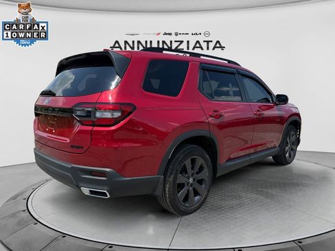 Used 2025 Honda Pilot Sport image 5