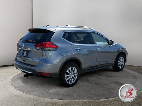 Used 2017 Nissan Rogue SV AWD/4WD image 7