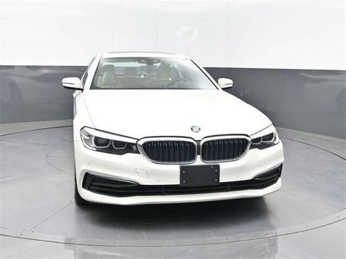 Used 2019 BMW 530e xDrive w/ Convenience Package image 32
