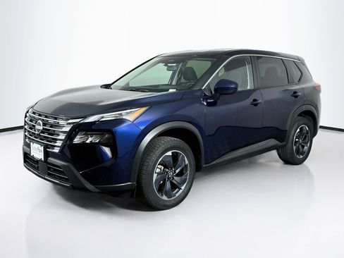 Used 2025 Nissan Rogue SV AWD/4WD image 3