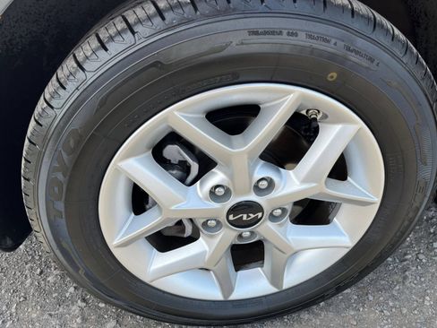 Used 2025 Kia Soul LX w/ LX Technology Package FWD image 24