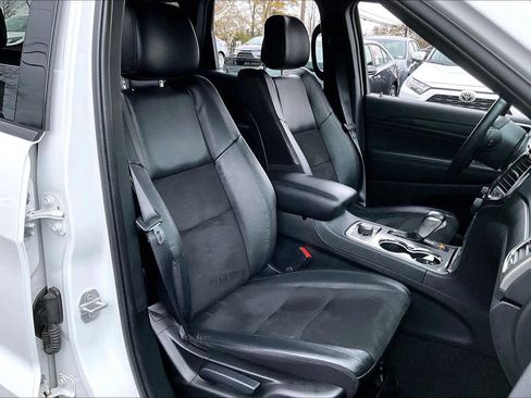 Used 2022 Jeep Grand Cherokee Laredo X image 8