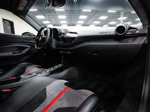 Used 2021 Ferrari F8 Tributo image 7