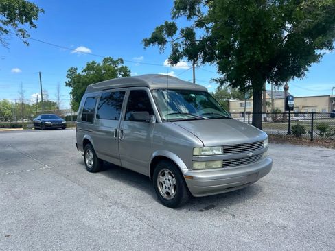 Used 2004 Chevrolet Astro RWD image 3