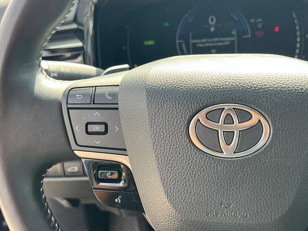 Used 2025 Toyota Camry SE FWD image 21