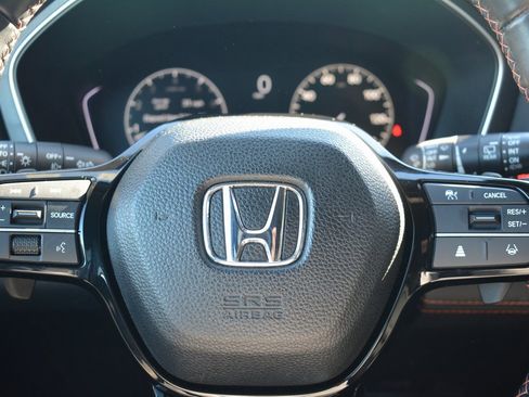 Used 2023 Honda Pilot Sport image 11