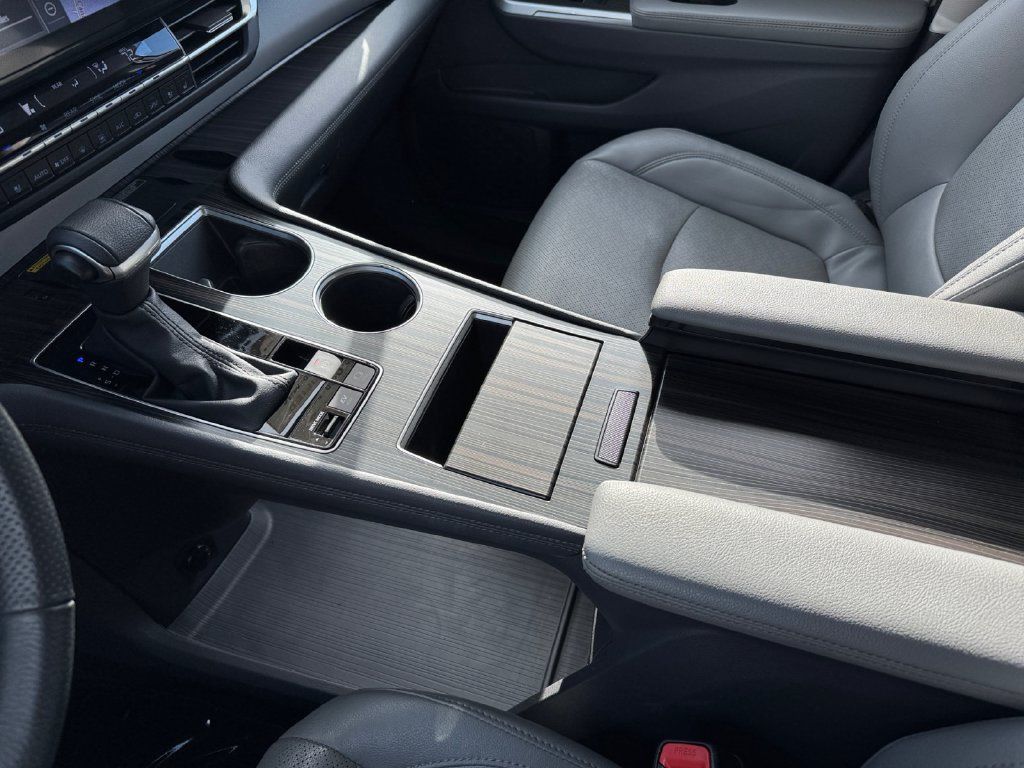 Certified 2023 Toyota Sienna Limited AWD/4WD image 27