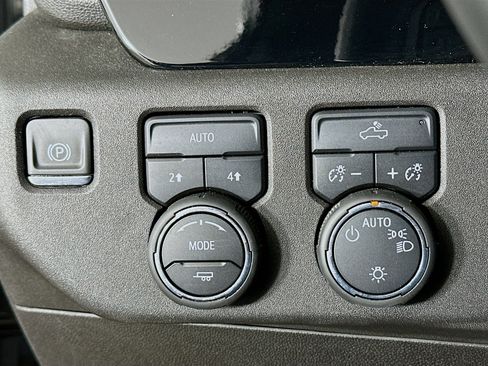 Used 2024 Chevrolet Silverado 1500 LT image 17