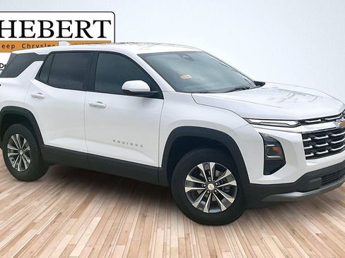 Used 2026 Chevrolet Equinox LT FWD image 2