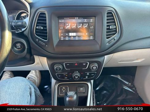 Used 2019 Jeep Compass Latitude FWD image 16