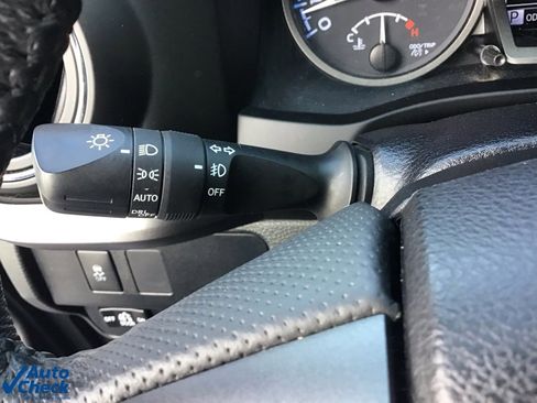 Used 2022 Toyota Tacoma TRD Off-Road image 31