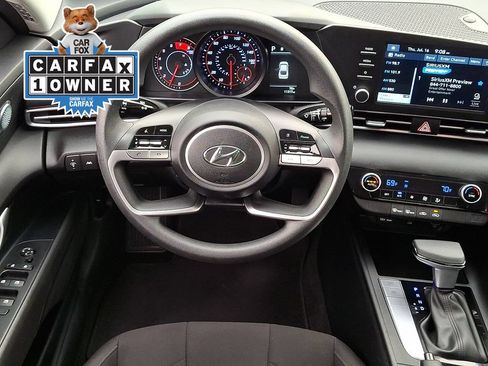 Used 2023 Hyundai Elantra SEL FWD image 2