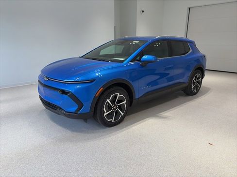 New 2026 Chevrolet Equinox EV LT image 3