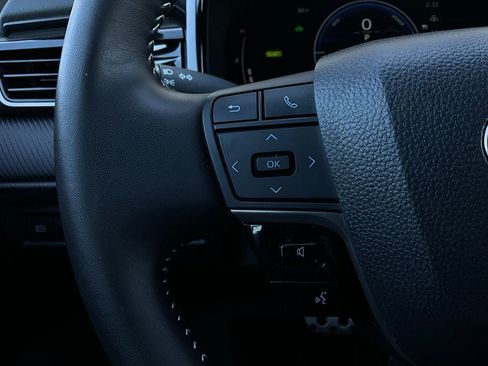 Used 2025 Toyota Camry SE image 33