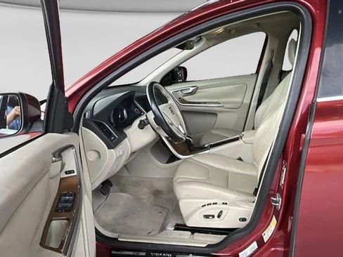 Used 2015 Volvo XC60 T5 Premier w/ Proximity Package FWD image 3