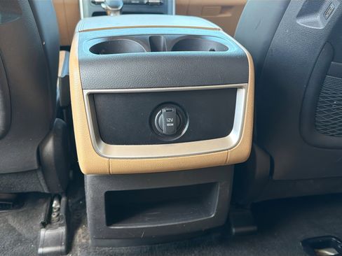 Used 2023 Kia Carnival LX image 19