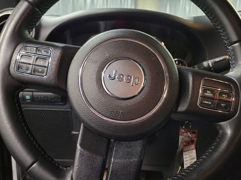 Used 2018 Jeep Wrangler Rubicon w/ Power Convenience Group image 18