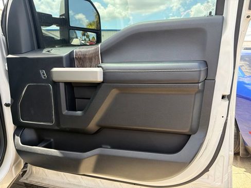 Used 2017 Ford F250 Lariat w/ Lariat Ultimate Package AWD/4WD image 14