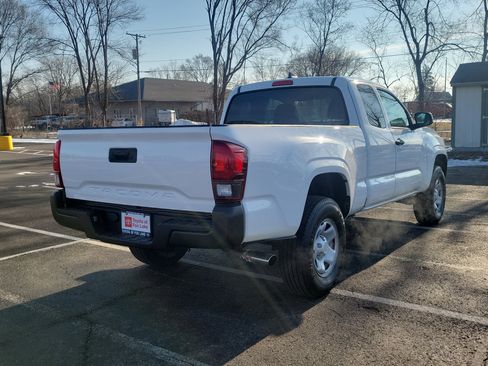 Used 2022 Toyota Tacoma SR image 4