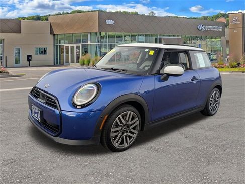Used 2025 MINI Cooper 2-Door Hardtop image 7