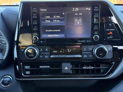 Used 2022 Toyota Highlander XLE image 14