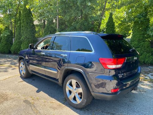 Used 2012 Jeep Grand Cherokee Overland AWD/4WD image 3