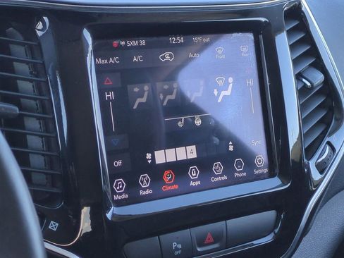 Used 2020 Jeep Cherokee Limited image 32