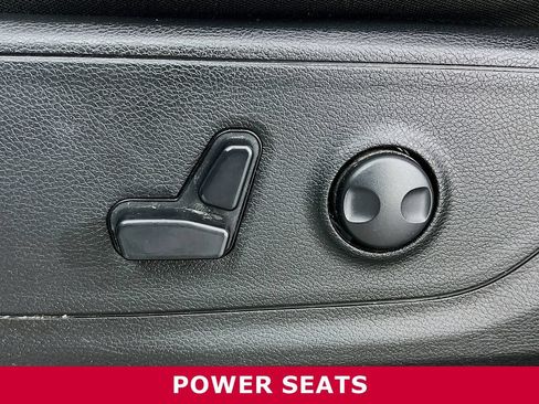 Used 2025 RAM 1500 Big Horn AWD/4WD image 4