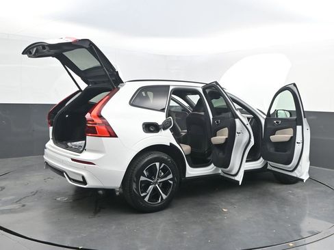 New 2026 Volvo XC60 B5 Core w/ Climate Package image 39