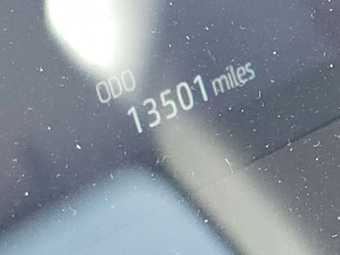 Used 2024 Toyota Highlander XLE image 13