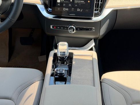 New 2026 Volvo XC90 T8 Plus w/ Protection Package Premier AWD/4WD image 8