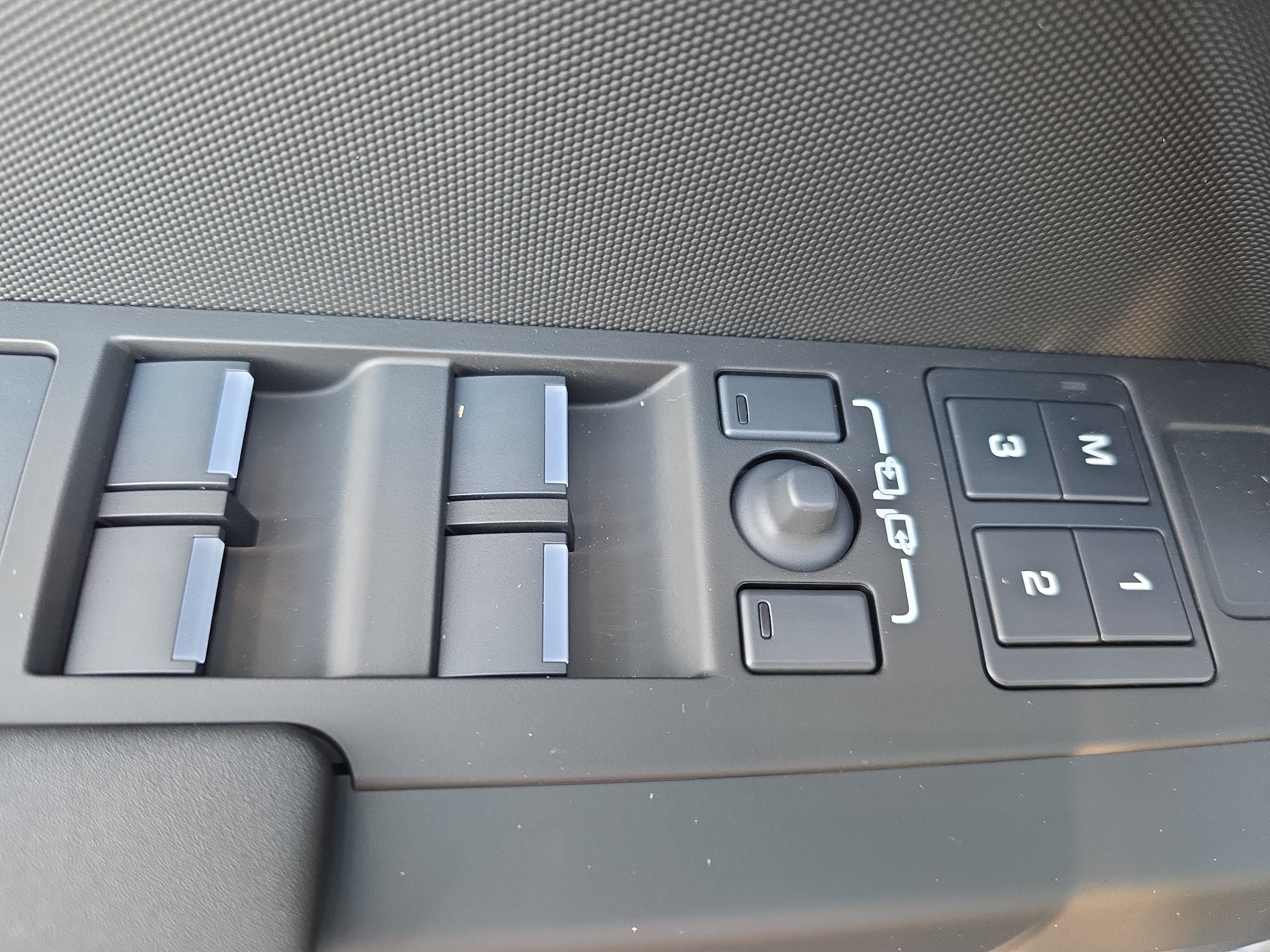 New 2026 Land Rover Defender 110 X-Dynamic SE AWD/4WD image 27