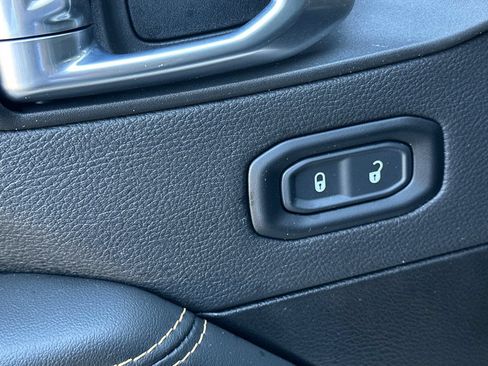 Used 2024 Jeep Wrangler Unlimited Sahara AWD/4WD image 11