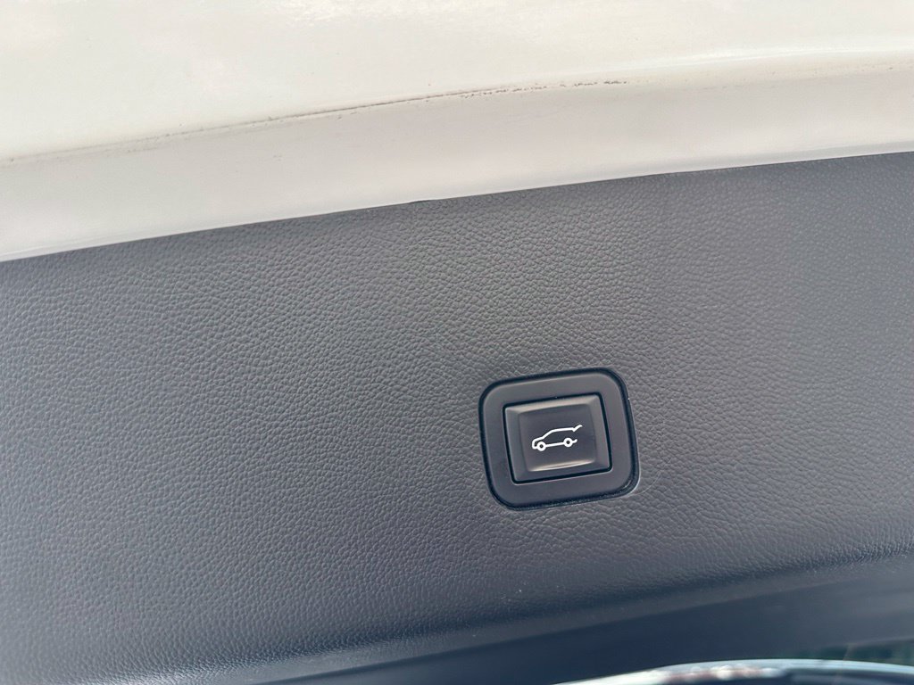 Used 2020 Chevrolet Traverse LT w/ LPO, Floor Liner Package AWD/4WD image 28